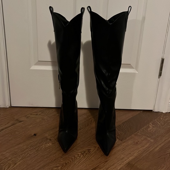 Knee high black heeled boots - Picture 2 of 4